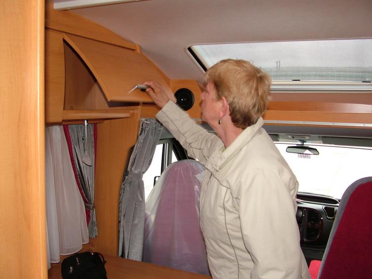 DSCF0011.JPG - veel bergruimte in kastjes